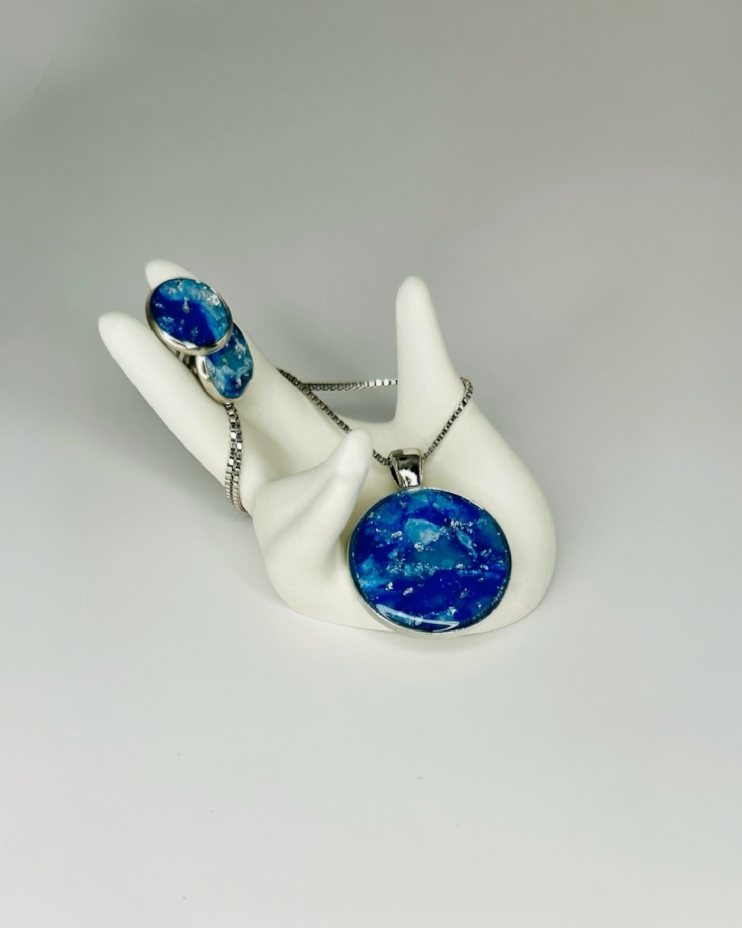 Palm – Hand-Shaped Holder