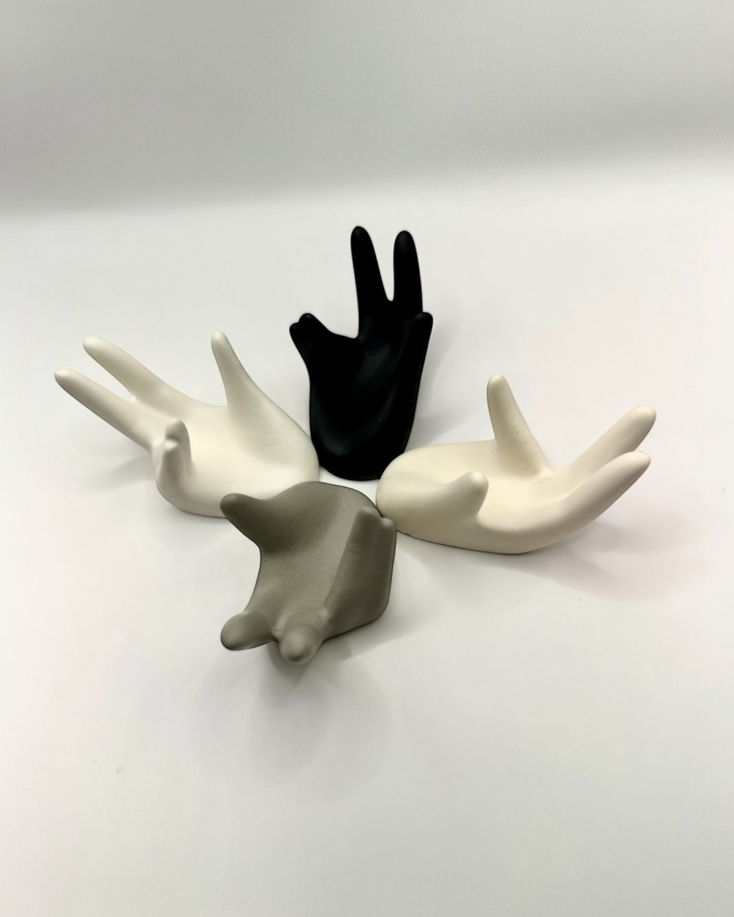 Palm – Hand-Shaped Holder