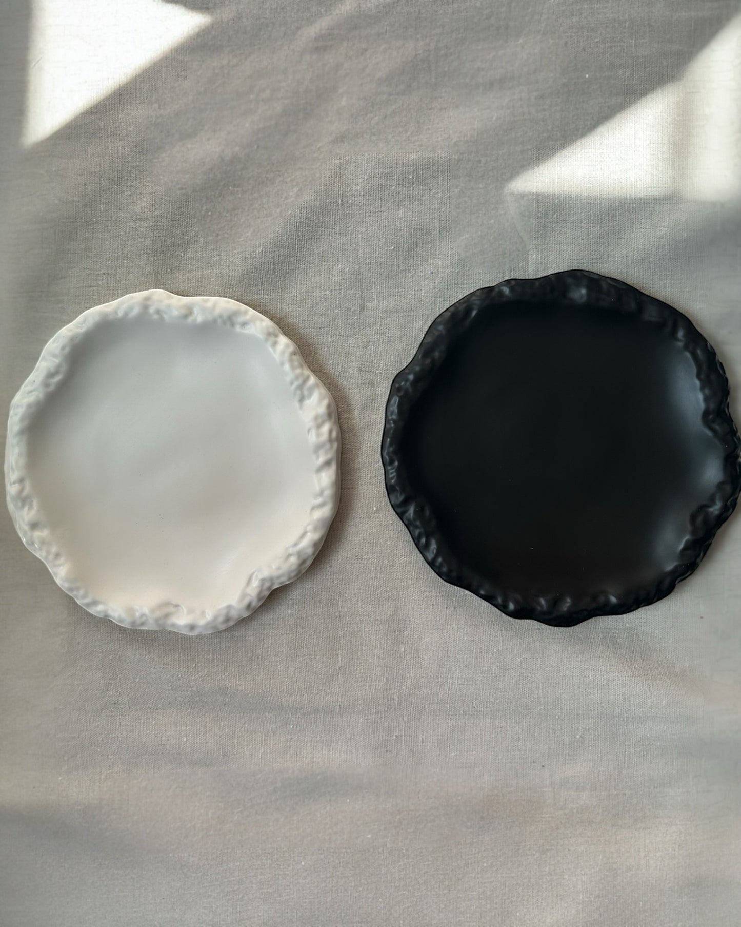 Petra – Wavy-Edged Plate