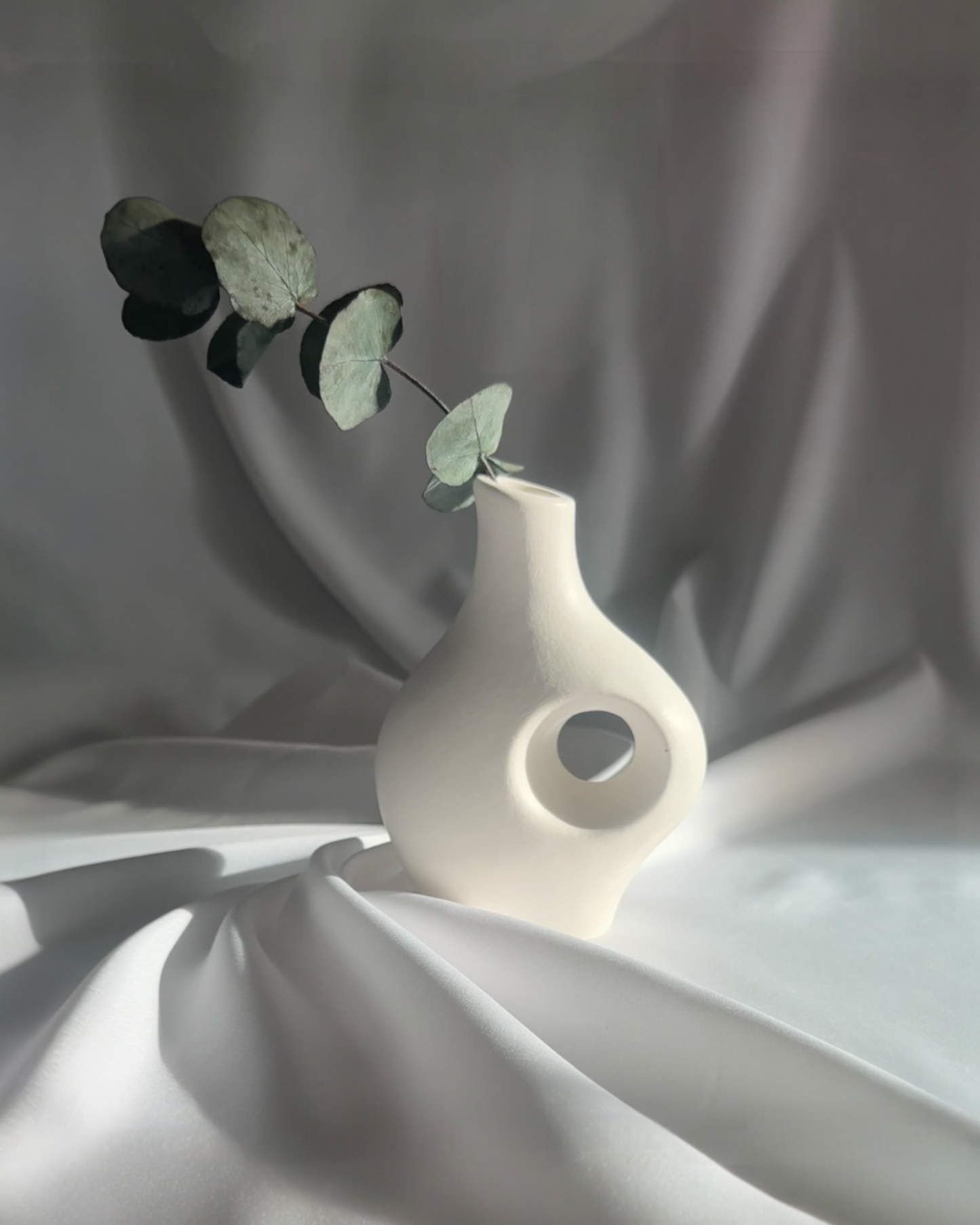 Iris – The Sculptural Vase